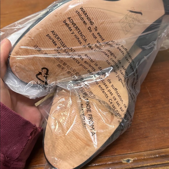 J Crew Teagan T-strap wing tip heels in patent leather CM927 - Picture 3 of 4